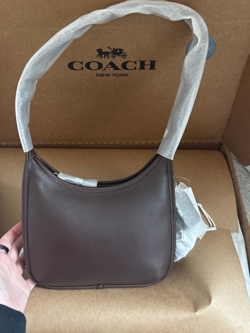 Coach curve zip in maple